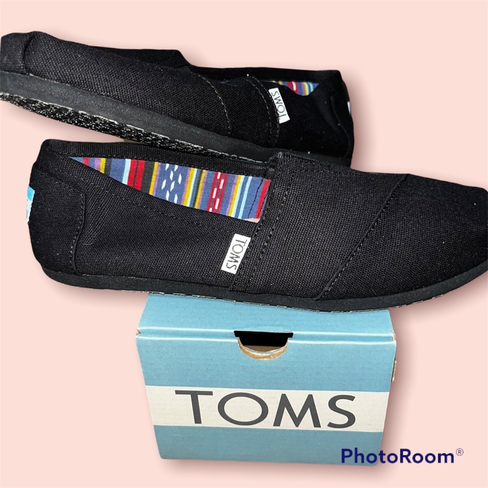 NWT Black Toms